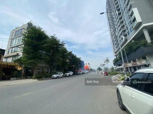 góc 2 mt tòa nhà 5 tầng mt võ văn ngân, thủ đức. dt: 450m2. hđt: 390 triệu/tháng. giá: 95 tỷ tl