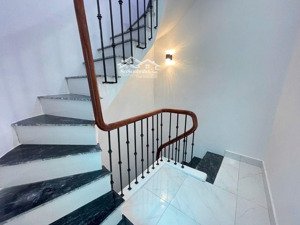 bán nhà văn chương trung tâm đống đa lô góc 2 mặt thoáng