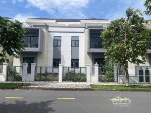biệt thự song lập 10x20m giá 10,7 tỷ bao phí, thuế, đường 14m, gần clubhouse, nhà sẵn.
