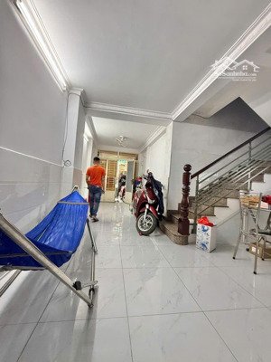 bán nhà 42,5m2 lạc long quân phường 10 tân bình gần ni sư huỳnh liên. gía 4,2 tỷ