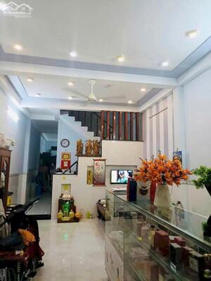 Nhà 1 trệt 1 lầu đường Lê Văn Mỹ phường Mỹ Phú TPCL, cách đường Tôn Đức Thắng 100m