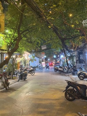 nhà phố trần quang diệu. dt:32m, dân xây 3 tầng kbt. tặng full nội thất, sổ đỏ chính chủ