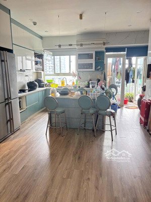 bán chung cư cao cấp - căn góc - vị trí vip.
trung tâm đống đa - full tiện ích - nội thất đẹp