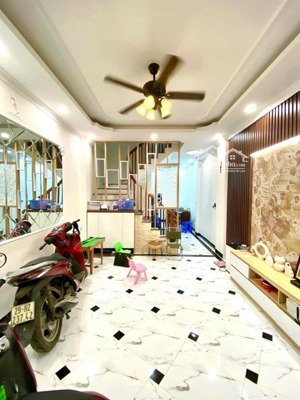 nhà dân xây siêu đẹp pháo đài láng nội thất xịn sò gần phố trung tâm đống đa