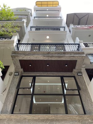 hoàng quốc việt nhà mới phân lô - gara - thang máy - kinh doanh - 2 thoáng nhỉnh 31 tỷ