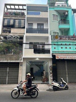 cho thuê nhà mặt tiền đường ngô quyền, quận 10,3 lầu nhà đẹp giá 32triệu lh: 0988,807,886 nam