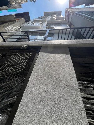 bán chdv 6 tầng thang máy tại đê la thành, 9 pkk. dòng tiền ~ 700 triệu/năm. dt: 60m2, mt: 4.8m