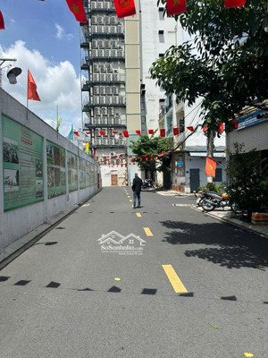 bán nhà đường 10m thông luỹ bán bích (6,1m x 17m), nhà 1 trệt 1 lầu