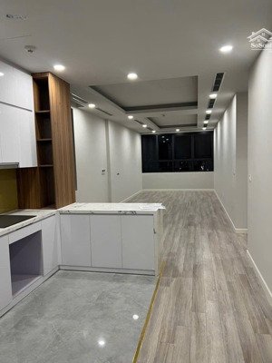 chính chủ cho thuê căn 3 ngủ cơ bản 110m2 tại mipec rubik-122 xuân thuỷ giá 19.5tr. 0917.:748,;822