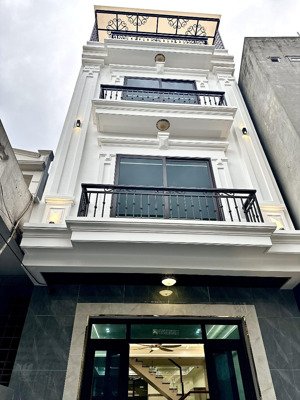 nhà 4 tầng diện tích 90m2 sân cổng riêng phố đà nẵng thông phương lưu