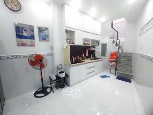 nhà hẻm ba gác. dtsd 40m2, 1 trệt, 1 lầu, 2w.
duy tân, p15, phú nhuận