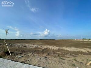 THANH LÝ ĐẤT 5.000 M² – GIÁ 120 USD/M² – NGAY KCN ĐỨC HÒA, LONG AN