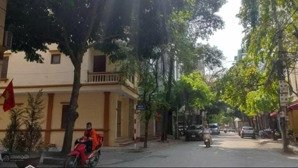 bán nhà phân lô ngõ 82 chùa láng đống đa, nhà 5 tầng mỗi tầng 2 phòng, móng 7 tầng, lắp thang máy