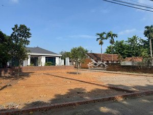 3 tỷ, 137m2, giá ưu đãi- đường thông - vị trí trung tâm - đường 8m - tiện ích đầy đủ