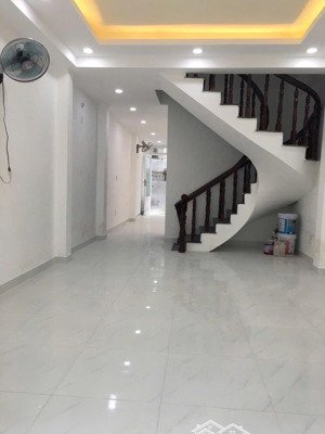 trệt lầu 4x15m có 3pn 2wc hẻm xe hơi quang trung p14 gv giá 12 triệu