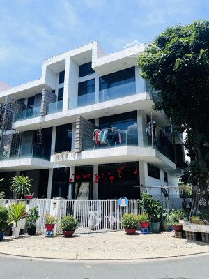 cho thuê nhà nguyên căn trệt + 2 tầng, dt 5x16m, khu compound an ninh, có bảo vệ