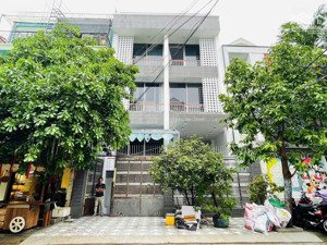 nhà mới 100% -có thang máy mặt tiền chu văn an -chính chủ cho thuê