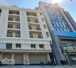 cho thuê nhà mặt tiền ngay bến ninh kiều. ngang 9m, dài 20 mét. 6 tầng