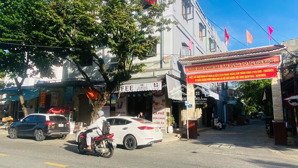 bán 2 lô mặt tiền đường lạc long quân, có 17 phòng cho thuê, và có quán cà phê kinh doanh tốt