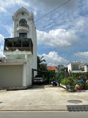 mặt tiền phước thiện sát cổng vin, chỉ 14 tỷ 155m2~92tr/m2 xd 1 hầm 3 lầu (giảm 3 tỷ)