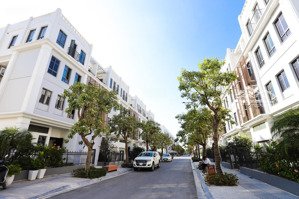 chính chủ cần bán gấp căn lk mặt đại lộ hoàng mai, sẵn sổ, dự án the manor central park hoàng mai