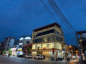 chính chủ! e có nhà 5 tầng gia lâm, 17m mặt tiền, có thang máy 105m2, vskk - giá 65tr/ tháng