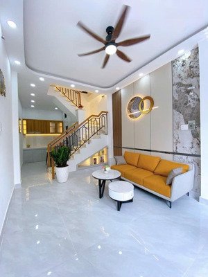 gò vấp hẻm kinh doanh - xe tải tránh - 3 tầng mới - tặng full nội thất xịn - nhỉnh 5 tỏi.