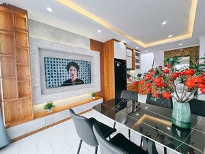 siêu phẩm 6 tầng thang máy full nội thất 5 sao định công