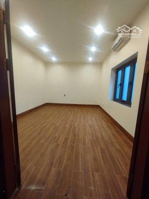 cho thuê nhà ngõ 234 hoàng quốc việt thông ngõ 643 phạm văn đồng. phù hợp làm văn phòng, kd onl.