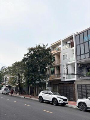 NHÀ MẶT TIỀN ĐƯỜNG 20M - KẾ PARC MALL QUẬN 8 - 4 TẦNG - 14 TỶ