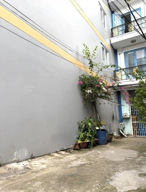 bán nhà huỳnh tấn phát quận 7,ngang 7m dài 30m,đang cho thuê 25tr/tháng,xe hơi đỗ cửa,50tr/m2 tl