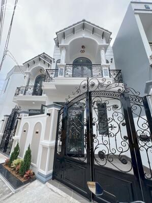 Nhà trệt lầu xây mới gần sân bay Cần Thơ