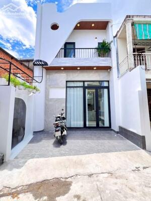 Nhà trệt lầu xây mới cách đường Tầm Vu 50m, gần trường tiểu học Nguyễn Hiền