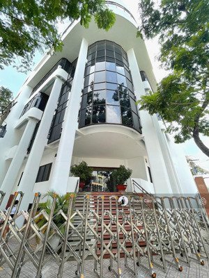 building góc 2 mặt tiền - ngang 15m số 132 hoà hưng, quận 10