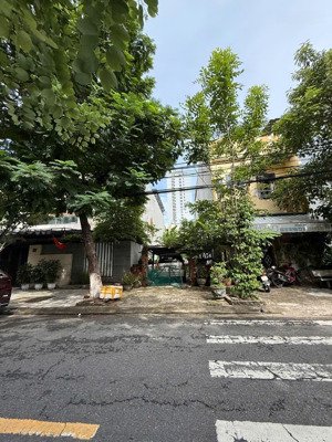 bán lô đất mặt tiền đinh đạt, sát vương thừa vũ, vài bước tới công viên cá voi!