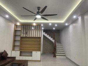 bán nhà 3 tầng trâu quỳ ngay gần trường nông nghiệp