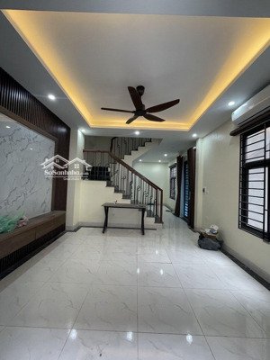 bán nhà kiêu kỵ _ gia lâm _hà nội _lô góc _ ôtô đỗ cửa _nhà 3 mới xây _ vinhome