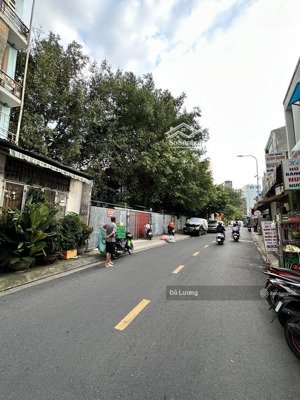 bán nhà ung văn khiêmp25 bình thạnh vị trí đẹp mặt tiền 12m. diện tích: 226m (ngang 8.5m)