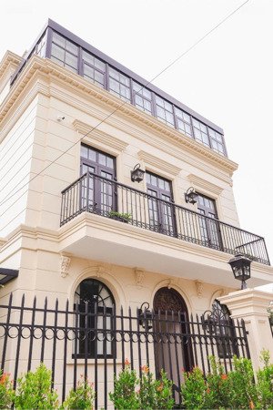 hạ giá,chủ cần bán nhà mặt tiền đường bùi tá hán p.an phú quận 2.dt: 8x20m2.giá 36 tỷ.10 phòng ngủ.