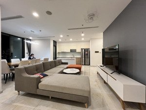 chính chủ cần bán gấp căn hộ 3pn, 2wc, 126m2 tại vinhomes golden river ba son giá 28,5 tỷ view sông