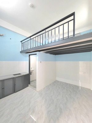cho thuê phòng mới 100% - cửa sổ thoáng mát - gác cao đứng được nằm ngay trung tâm bình thạnh