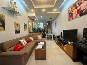 bán nhà quận 8 chánh hưng .65m2 xe hơi đỗ cửa.vị trí đẹp .trung tâm quận 8 tạ quang bửu .nhỉnh 9 ty