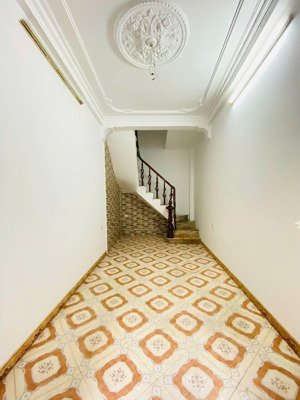 nhỉnh 4 tỷ-giá đầu tư-15m ra ôtô tránh-40m ra mặt phố tôn đức thắng-nhà dân xây - chắc chắn