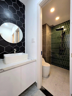 bán gấp nhà đường 7m phan văn hân - bình thạnh. đang cho thuê 16tr. gần chợ thị nghè