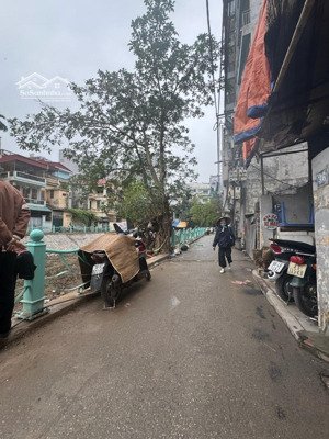 sát hồ ngõ thông, hoàng ngân 55m2*6t*mt4,5m* 12,9 tỷ, kd ròng tiền 600tr/năm, có ô chờ thang máy