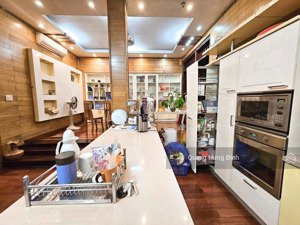 bán biệt thự văn quán, đường nguyễn khuyến hà đông 180m2*4t, mặt tiền 9m, vị trí đẹp, ở luôn