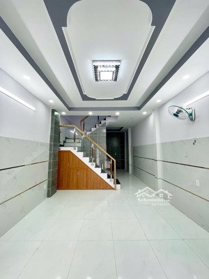 nhà đúc 2 tầng - dt: 4x10 (40m2) - đường xe tải - cạnh tên lửa - chỉ 3,x ty + vịtrí: khúc aeon