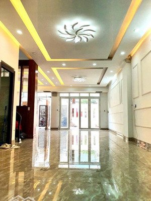 nhà cho thuê nguyễn hữu dật_khu biệt thự ngọc đức _đường đẹp thông thoáng 7x19m