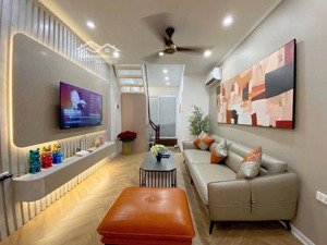 ngôi nhà trung tâm quận hoàng mai, 3 tầng hiện đại, nội thất cao cấp, giá 5.35 tỷ