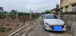 tôi cc bán ô đất vuông đẹp như phân lô tại thôn ba nhà, yên sơn, nay là phượng sơn, ôtô vào nhà